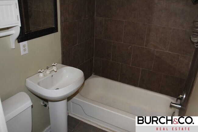 Foto del edificio - 2 Bedroom/ 1Bath Available