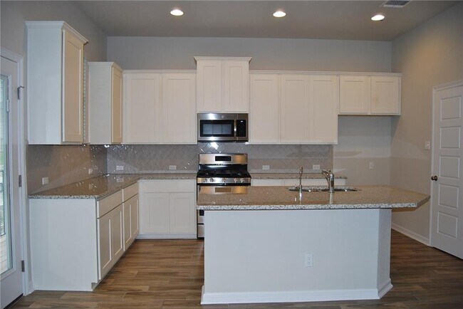 Building Photo - 2206 Dillon Pond Ln