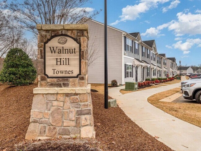 Building Photo - 3 Bedroom Townhome in Greer