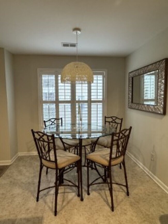 Building Photo - Fully Furnished 1BR Condo