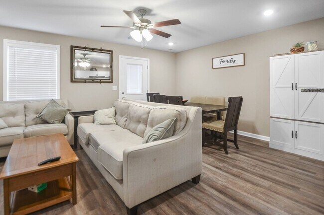 Building Photo - Two Bedroom in Sango!