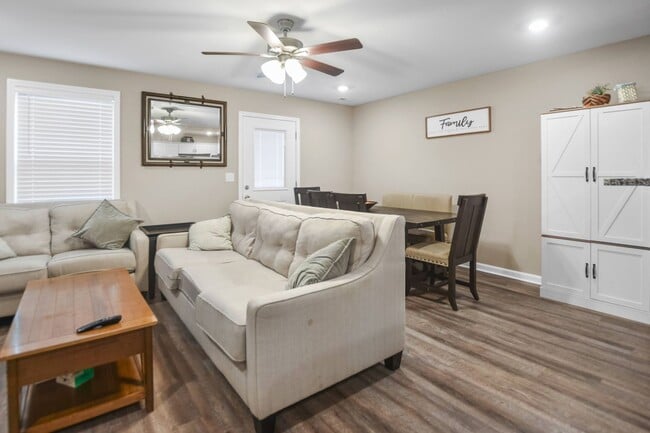 Foto del edificio - Two Bedroom in Sango!