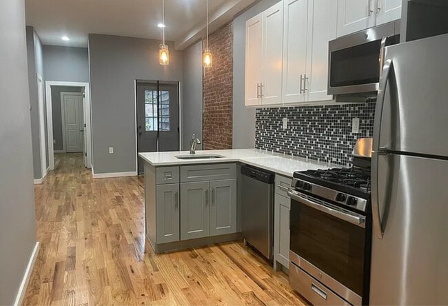 Building Photo - 473 Bergen Ave