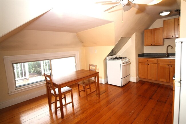 Building Photo - 42 Salcombe St
