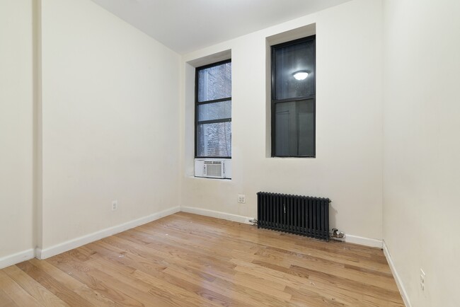 Building Photo - Hells Kitchen, Spacious Two Bed