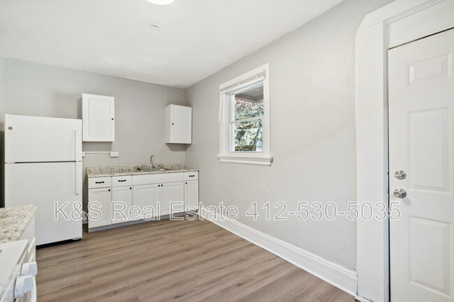 Foto del edificio - 1316-1318 Woods Run Avenue - 1318 Woods Ru...