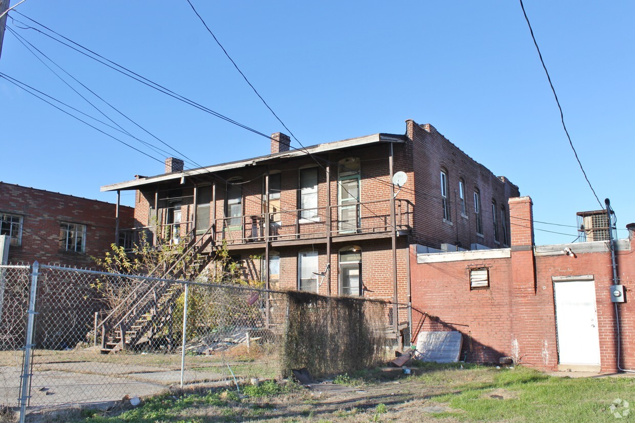 Building Photo - 1054-1056 State St