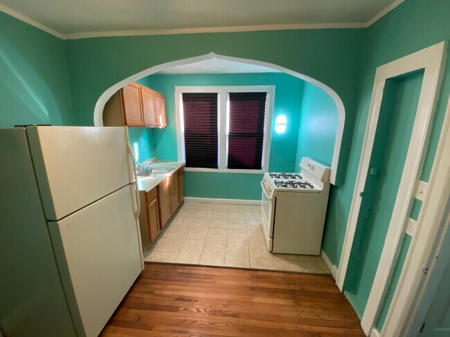 Kitchen - 5050 Coplin St