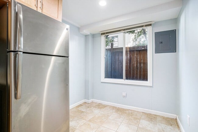 Building Photo - 1203 Benton St. - 1 bedroom | 1 bath