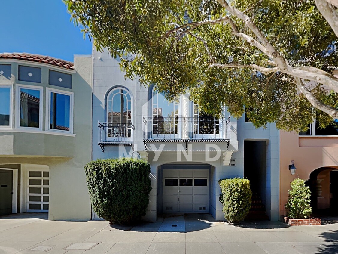 Primary Photo - 2166 Beach Street