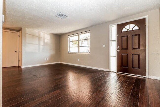 Building Photo - 3353 Trask Dr