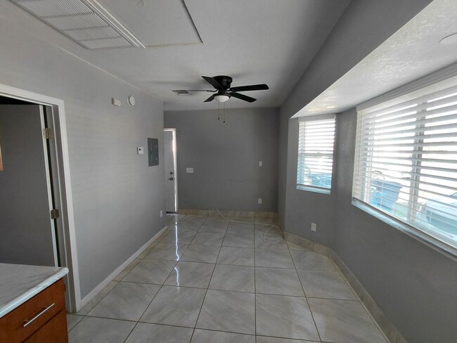 Building Photo - Spacious & Modern Studio for Rent in Calex...