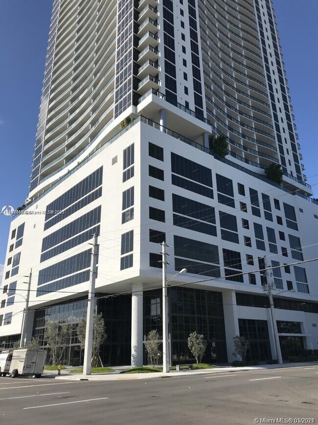 Building Photo - 1600 NE 1st Ave