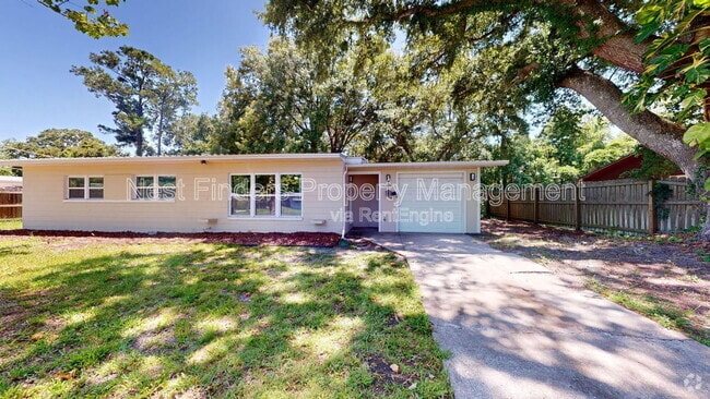 Building Photo - 1325 Hibiscus St