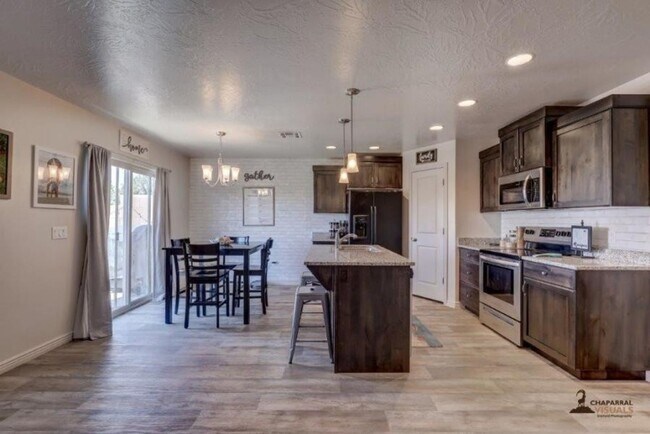 Foto del edificio - 3-Bedroom and 2.5 Bathroom Fossil Hills To...