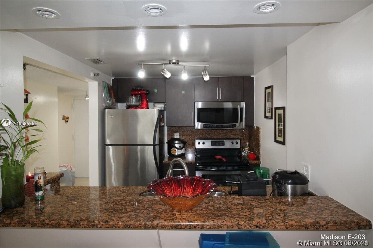 Primary Photo - 800 N Miami Ave