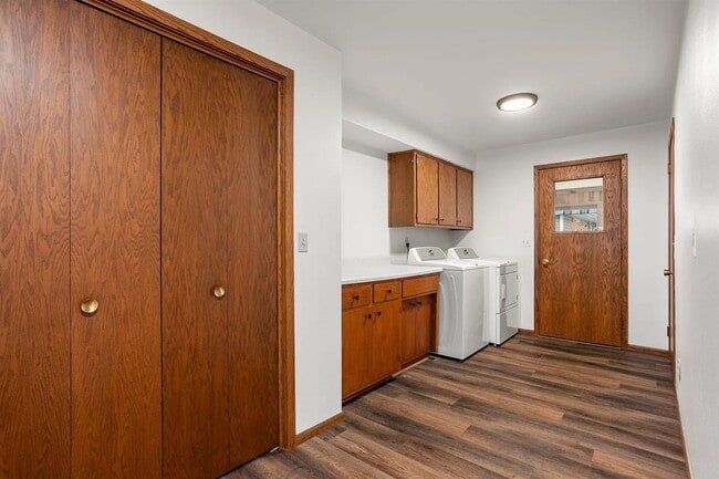 Building Photo - 1303 Haen Dr