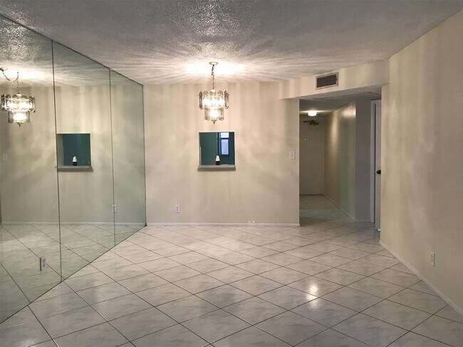 Foto del edificio - 8051 S Colony Cir