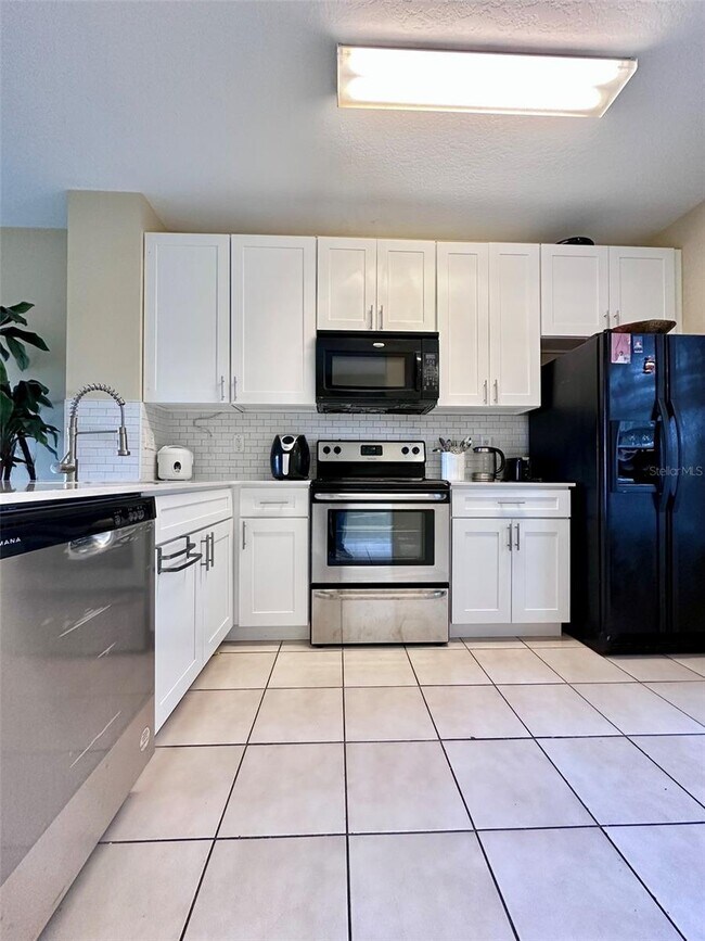 Building Photo - 836 Chelsea Dr