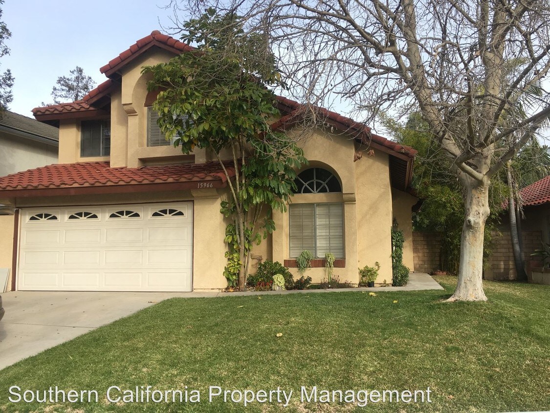 Foto principal - 15966 Oak Canyon Dr