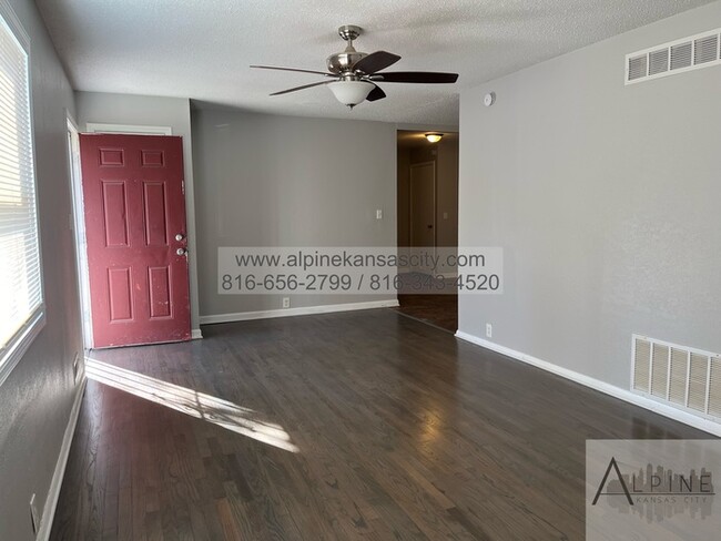 Foto del edificio - 4 Bedroom Home in South KC