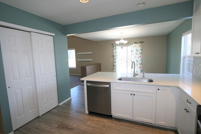 Foto del edificio - Beautiful 4 Bedroom Home in Stetson Hills!