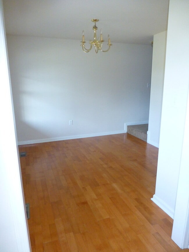 Foto del edificio - COMING SOON- 4 bed 2.5 bath single family home