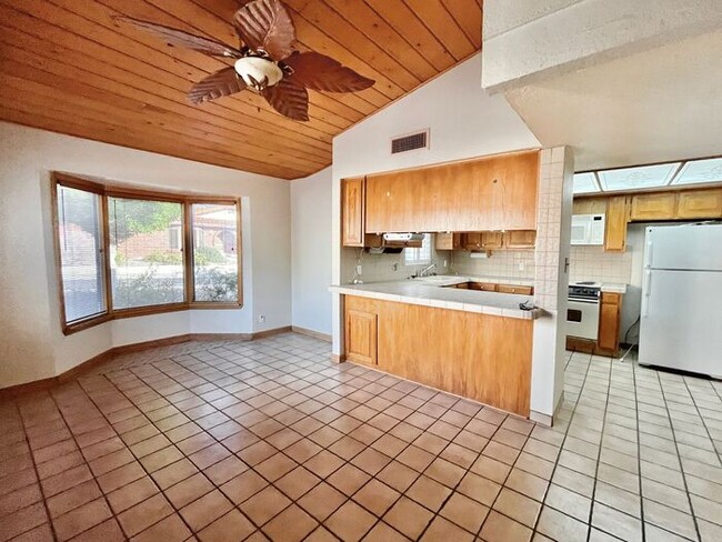 Building Photo - One-of-a-Kind 3 bed 2 bath on Phoenix Moun...