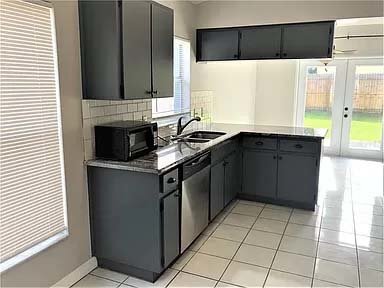 Building Photo - WONDERFUL 3 BED, 2 BATH, LOCATED IN THE QU...