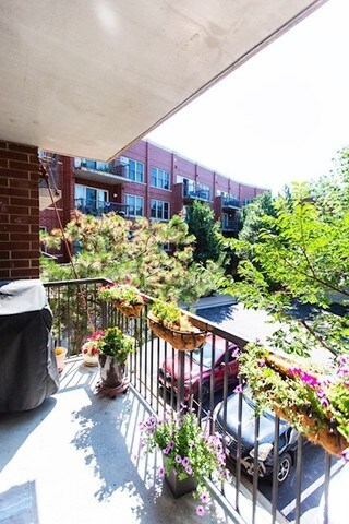 Foto del edificio - 8200 Lincoln Ave