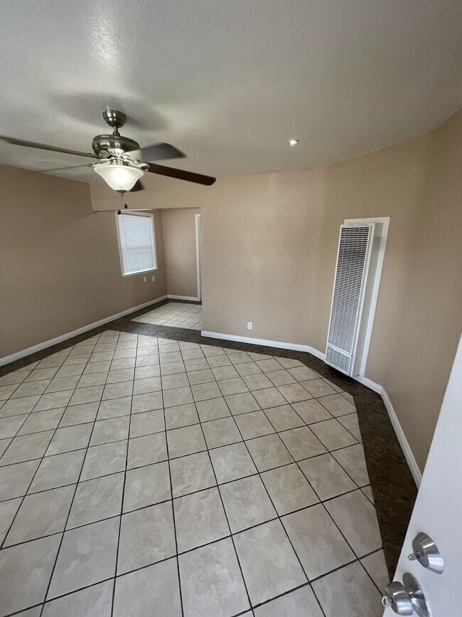 Building Photo - 9635 Estacia St