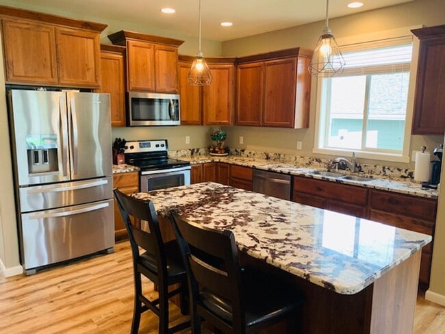 Building Photo - 3 Bedroom, 1.75 Bath Home