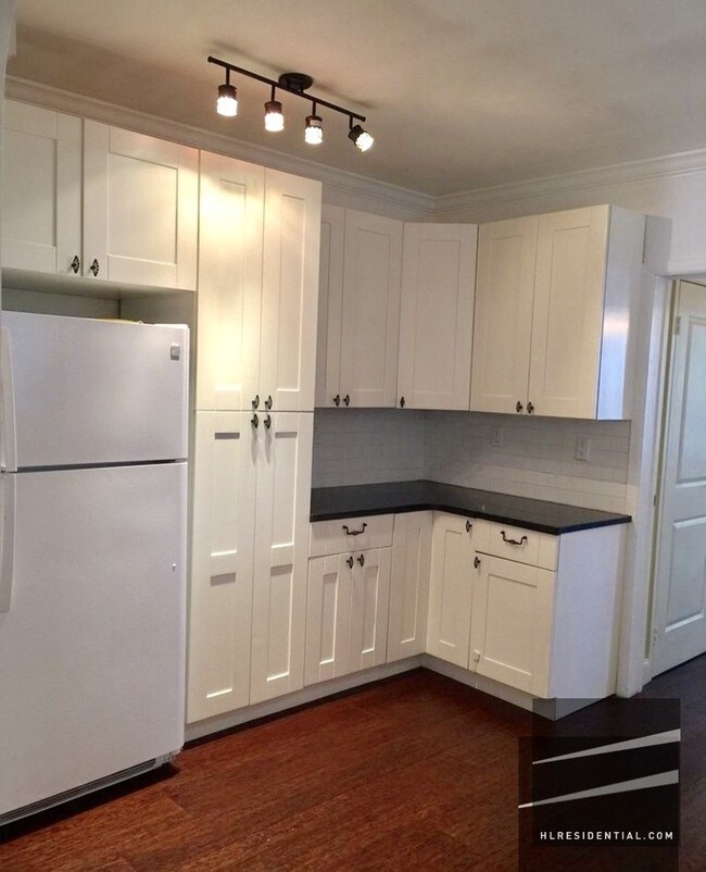 Building Photo - 3310 Ditmars Blvd