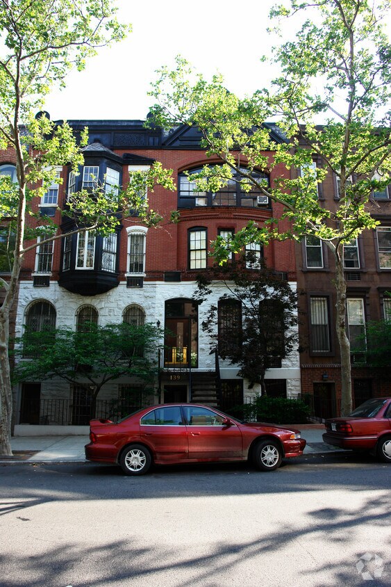 Building Photo - 139 W 94th St