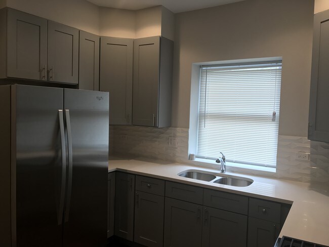 Foto del edificio - 4730 N Albany Ave