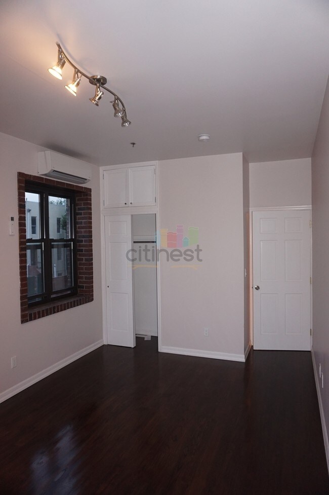 Building Photo - 54 16th St
