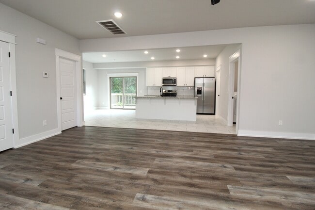 Building Photo - 11 Hillswick Dr