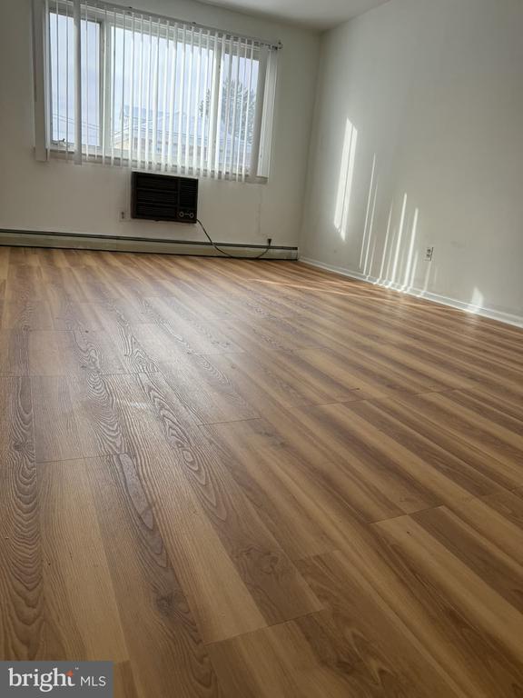 Building Photo - 219 W 6th St