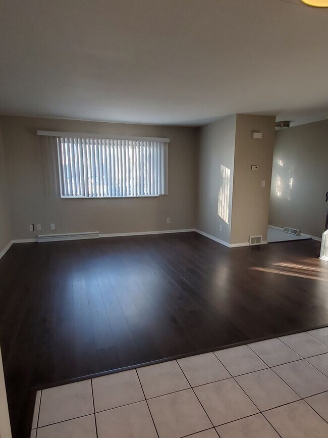 Building Photo - 4 Unit at 3010-3016 85th Street