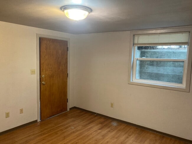 Building Photo - 306 1st Ave