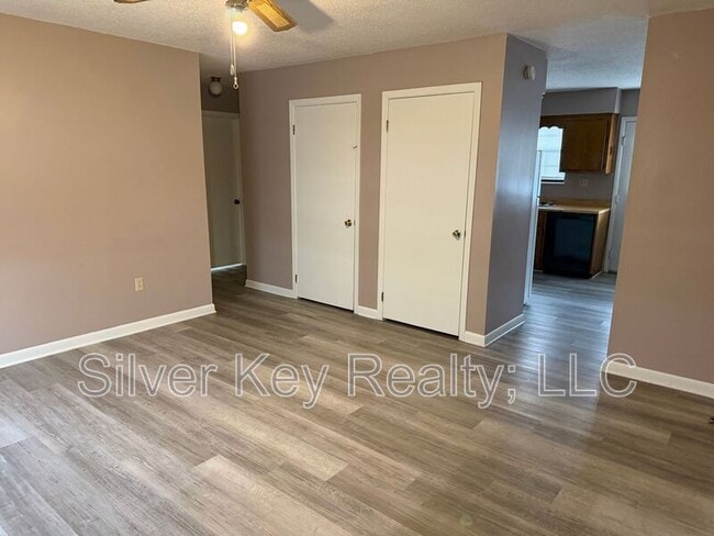 Foto del edificio - 823 Englewood Rd