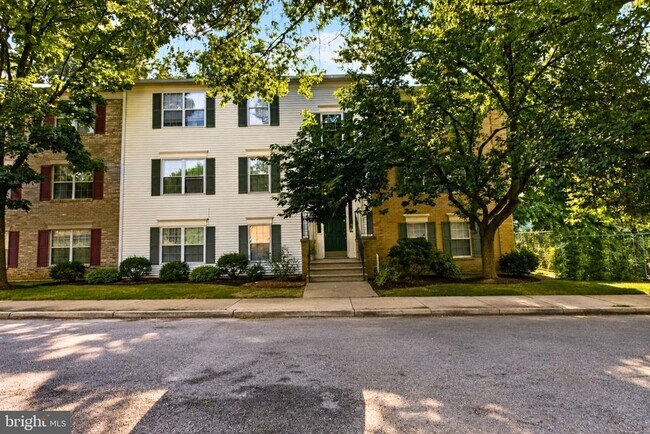 Building Photo - 7742 New Providence Dr
