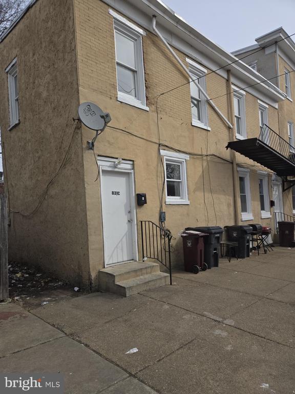 Building Photo - 831 Kirkwood St