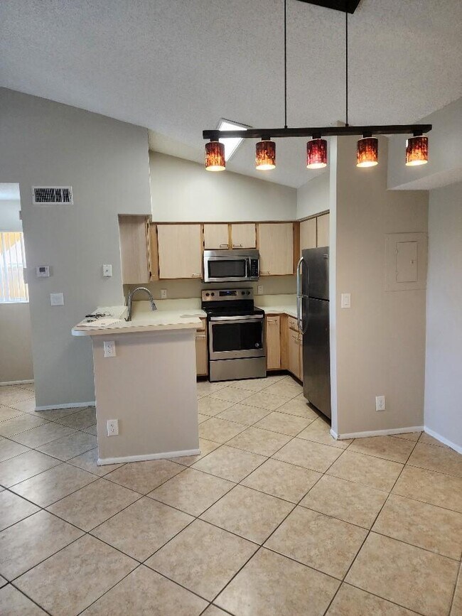 Building Photo - 7630 Westwood Dr