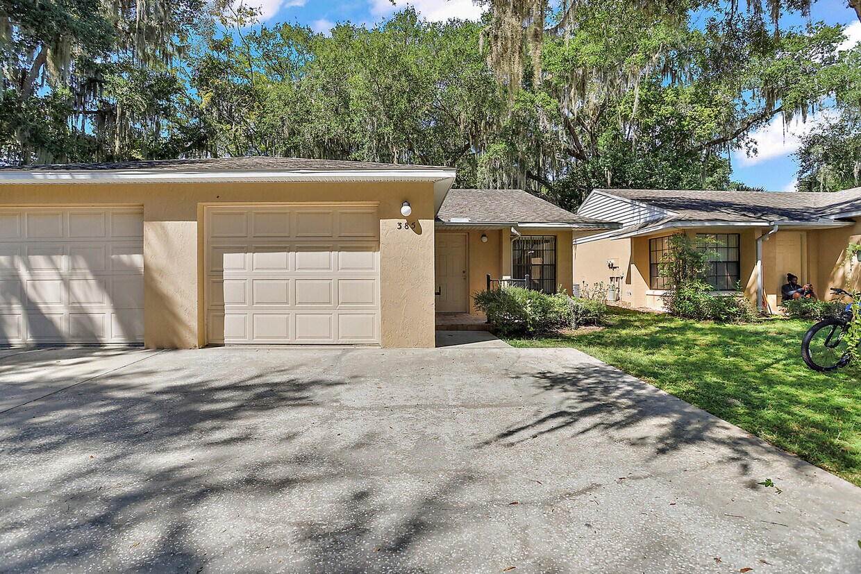 Primary Photo - 385 Acorn Ln