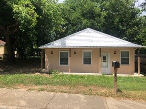 Building Photo - 203 N Lee St