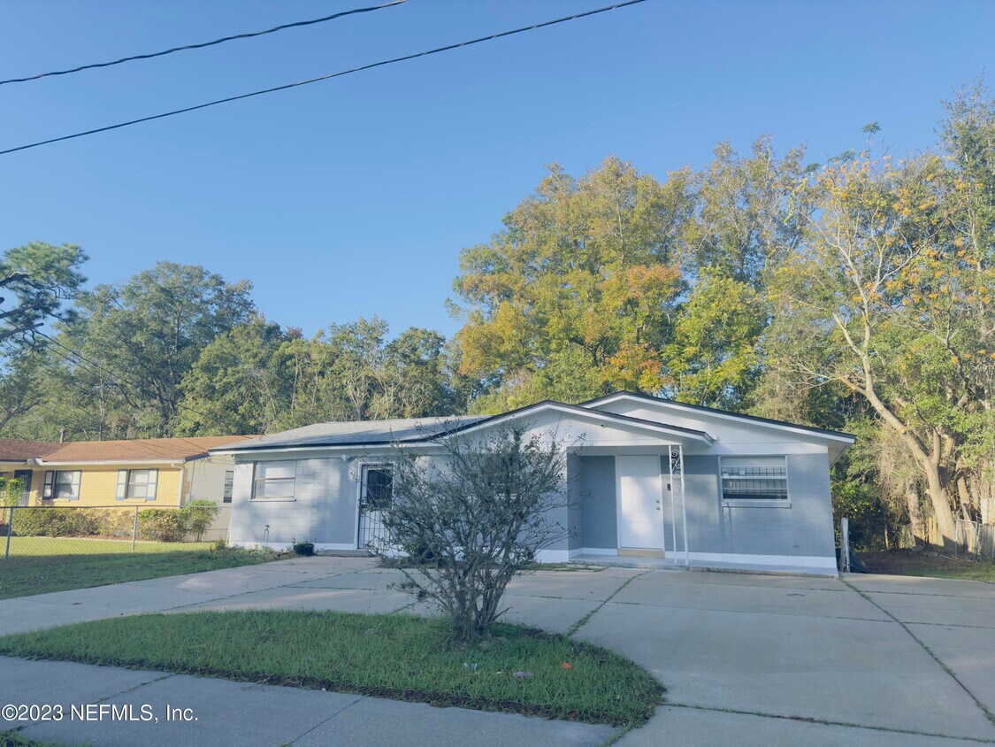 Primary Photo - 9726 Aberdare Ave W