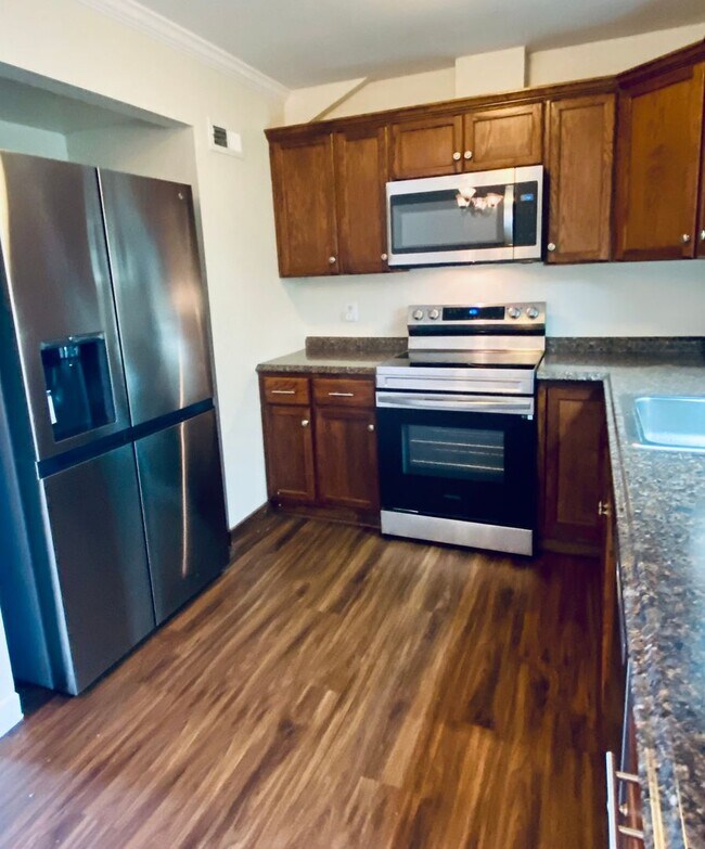 Foto del edificio - Charming 2Bed/2Bath Condo in Desirable Ral...