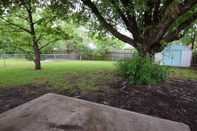 Foto del edificio - 4512 Calle Roble