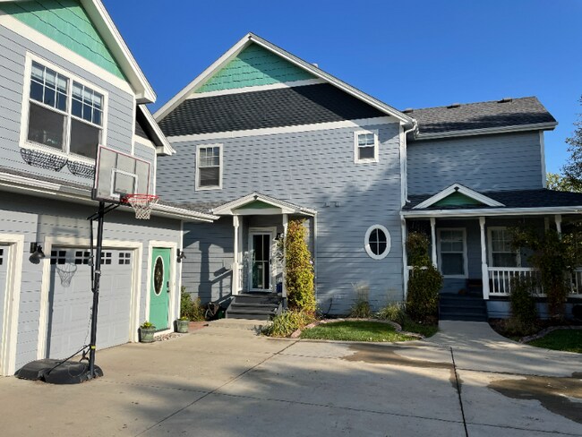 Photo - 1178 St John St House